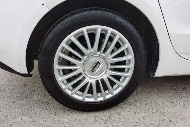 Used Qoros 3 2014 Hatchback 1.6T Automatic Zhiyue Enhanced Model Right Rear Wheel Hub