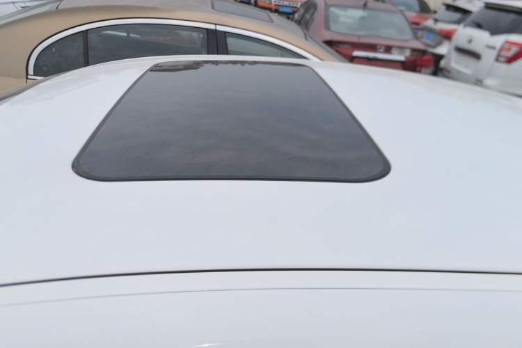 Used Qoros 3 2014 Sedan 1.6L Automatic Zhiyue Enhanced Model Roof