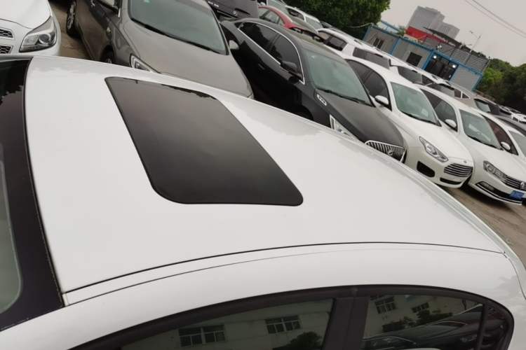 Used Qoros 3 2014 Hatchback 1.6T Automatic Zhiyue Enhanced Model Roof