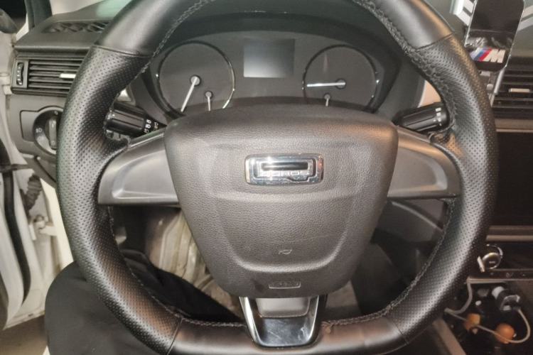 Used Qoros 3 2014 Sedan 1.6L Automatic Zhiyue Model Steering Wheel