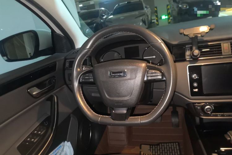 Used Qoros 3 2014 Sedan 1.6T Automatic ZhiZhen Model Steering Wheel