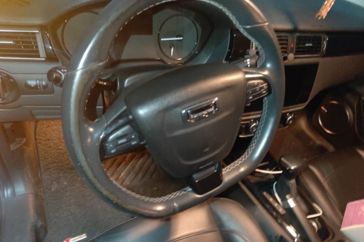 Used Qoros 3 2014 Sedan 1.6T Automatic ZhiZhen Model Steering Wheel
