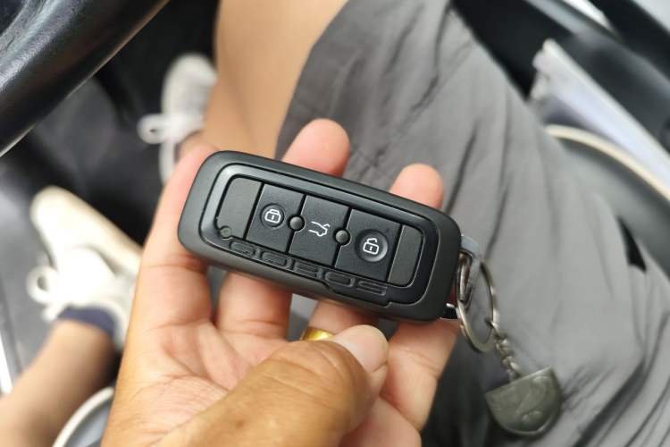 Used Qoros 3 2014 Hatchback 1.6L Automatic Zhiyue Enhanced Model Vehicle Key