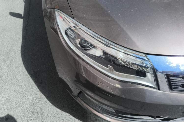 Used Qoros 3 2015 Sedan 1.6T Automatic ZhiZhen Enhanced Model Right Front Headlight