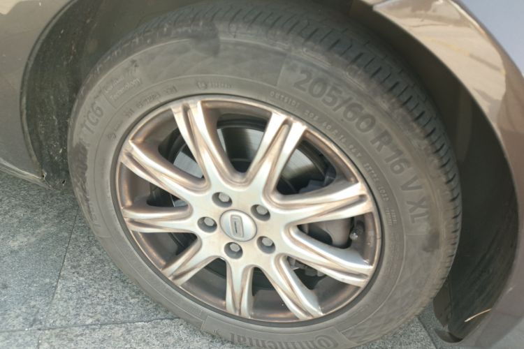 Used Qoros 3 2015 Sedan 1.6L Automatic ZhiXiang Model Right Front Wheel Hub