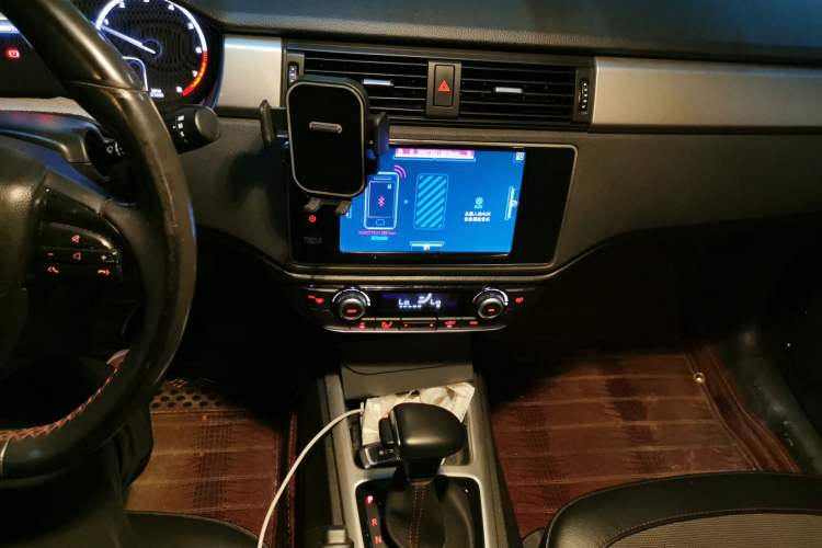 Used Qoros 3 2015 Urban SUV 1.6T Automatic ZhiKu Model Audio And AC Panel