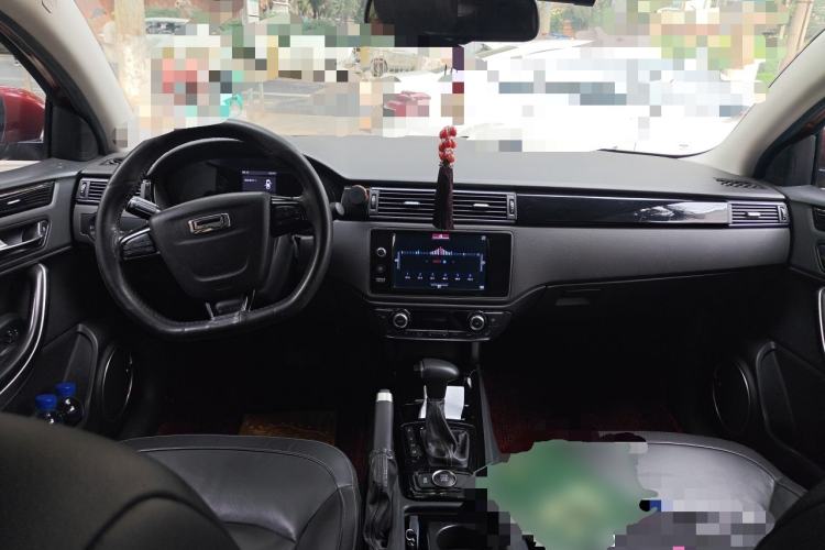 Used Qoros 3 2015 Urban SUV 1.6T Automatic Xuan Dong Party Edition Center Console