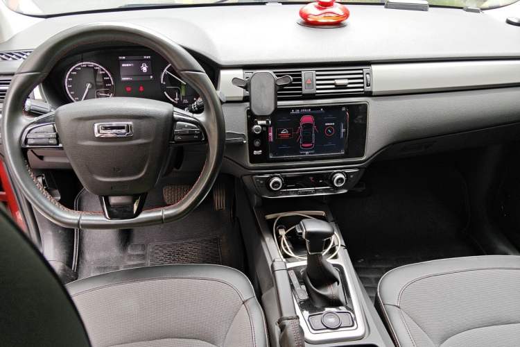Used Qoros 3 2015 Urban SUV 1.6T Automatic ZhiKu Model Center Console