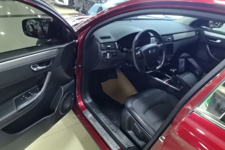 Used Qoros 3 2015 Urban SUV 1.6T Automatic ZhiKu Model Driver Seat
