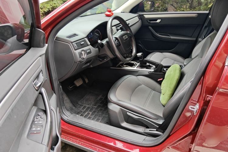 Used Qoros 3 2015 Urban SUV 1.6T Automatic ZhiKu Model Driver Seat