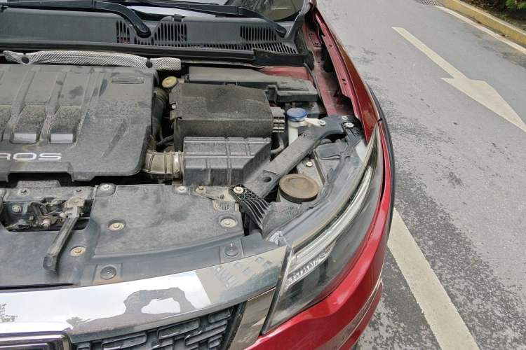 Used Qoros 3 2015 Urban SUV 1.6T Automatic ZhiKu Model Engine Bay Left