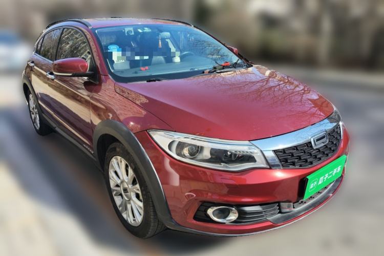 Used Qoros 3 2015 Urban SUV 1.6T Automatic Xuan Dong Party Edition Front Right 45 Deg