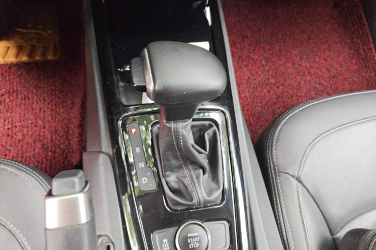 Used Qoros 3 2015 Urban SUV 1.6T Automatic Xuan Dong Party Edition Gear Lever