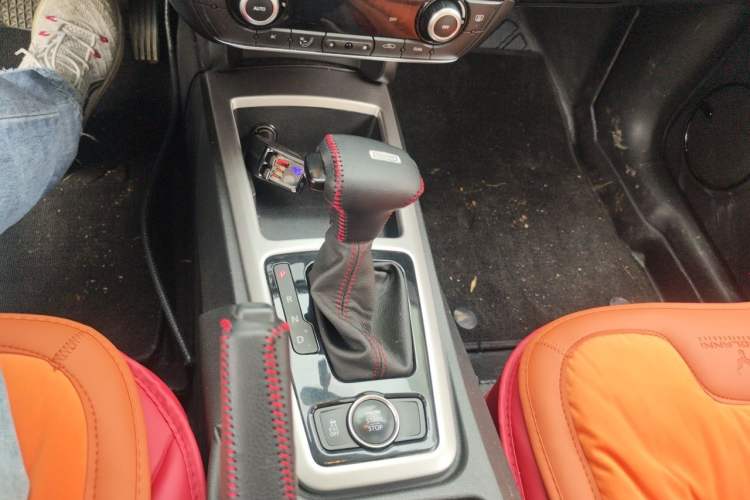 Used Qoros 3 2015 Hatchback 1.6T Automatic Cool Edition Gear Lever
