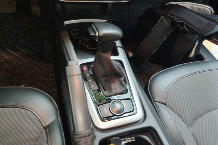Used Qoros 3 2015 Urban SUV 1.6T Automatic ZhiKu Model Gear Lever