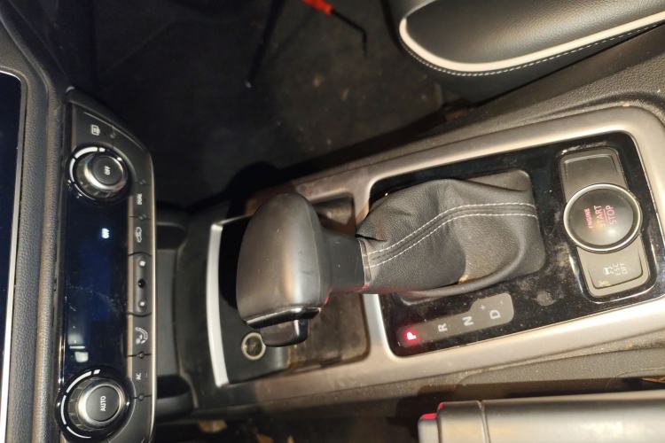 Used Qoros 3 2015 Hatchback 1.6L Automatic ZhiNeng Model Gear Lever