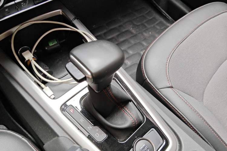 Used Qoros 3 2015 Urban SUV 1.6T Automatic ZhiKu Model Gear Lever
