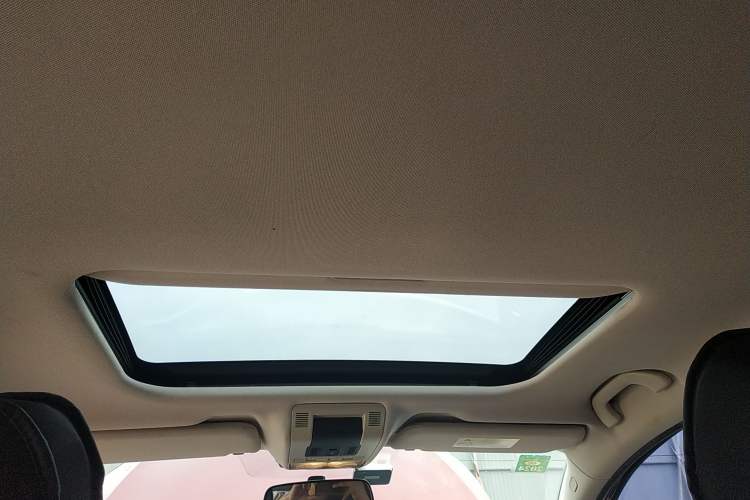 Used Qoros 3 2015 Urban SUV 1.6T Automatic ZhiKu Model Headliner