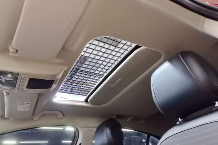 Used Qoros 3 2015 Urban SUV 1.6T Automatic ZhiKu Model Headliner