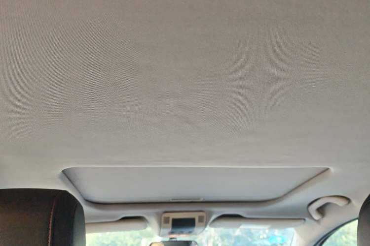 Used Qoros 3 2015 Urban SUV 1.6T Automatic – Dynamic Edition Headliner
