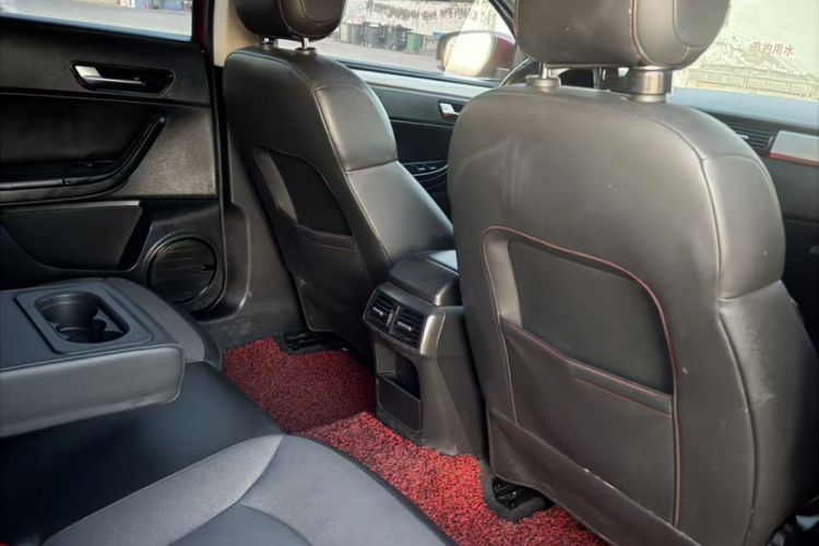 Used Qoros 3 2015 Urban SUV 1.6T Automatic ZhiKu Model Interior 3