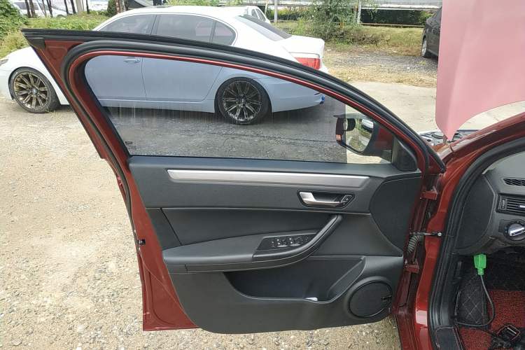 Used Qoros 3 2015 Urban SUV 1.6T Automatic ZhiKu Model Left Front Door Interior