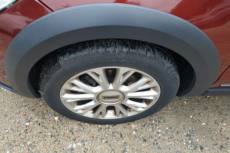 Used Qoros 3 2015 Urban SUV 1.6T Automatic ZhiKu Model Left Front Wheel Hub
