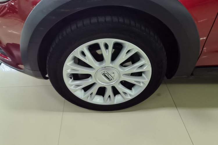 Used Qoros 3 2015 Urban SUV 1.6T Automatic ZhiKu Model Left Front Wheel Hub