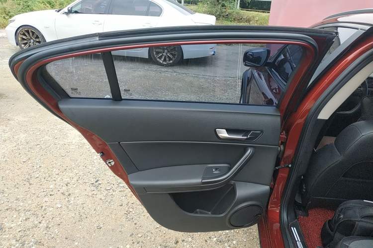 Used Qoros 3 2015 Urban SUV 1.6T Automatic ZhiKu Model Left Rear Door Interior
