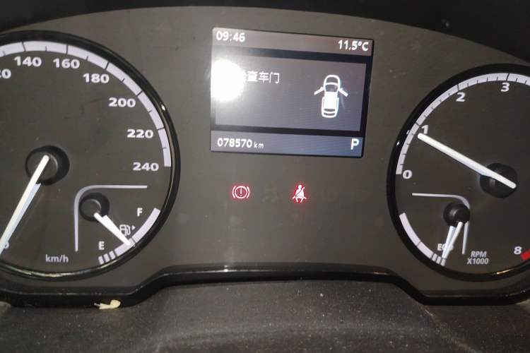 Used Qoros 3 2015 Urban SUV 1.6T Automatic ZhiKu Model Odometer Close Up