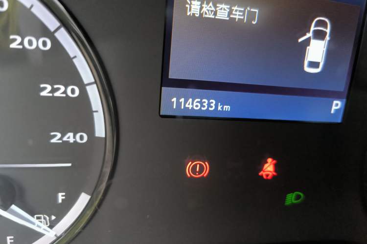 Used Qoros 3 2015 Urban SUV 1.6T Automatic ZhiKu Model Odometer Close Up