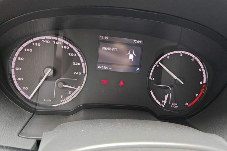 Used Qoros 3 2015 Urban SUV 1.6T Automatic ZhiKu Model Odometer Close Up