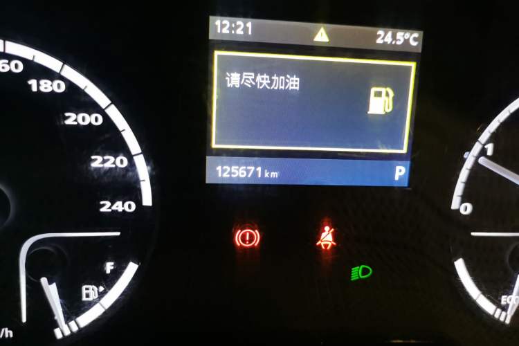 Used Qoros 3 2015 Urban SUV 1.6T Automatic ZhiKu Model Odometer Close Up