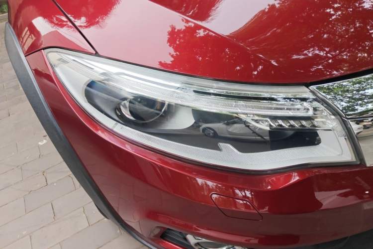 Used Qoros 3 2015 Urban SUV 1.6T Automatic Xuan Dong Party Edition Right Front Headlight