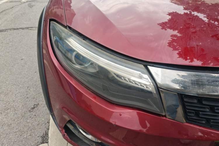 Used Qoros 3 2015 Hatchback 1.6T Automatic Cool Edition Right Front Headlight