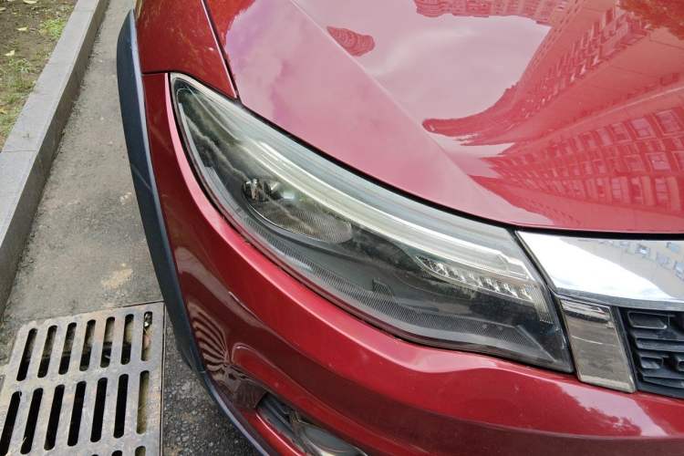 Used Qoros 3 2015 Urban SUV 1.6T Automatic ZhiKu Model Right Front Headlight