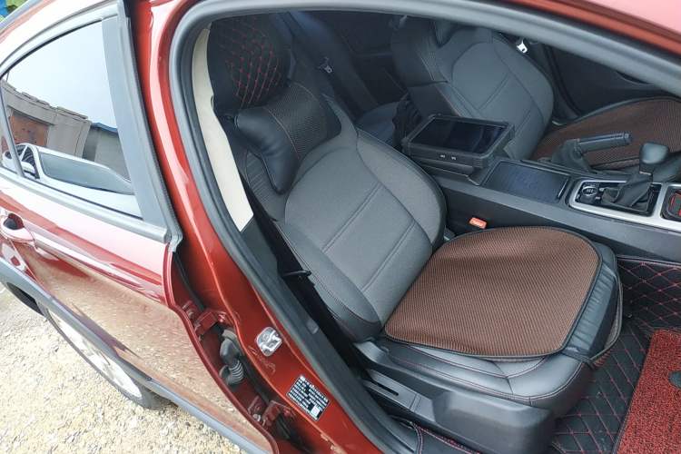Used Qoros 3 2015 Urban SUV 1.6T Automatic ZhiKu Model Right Front Seat