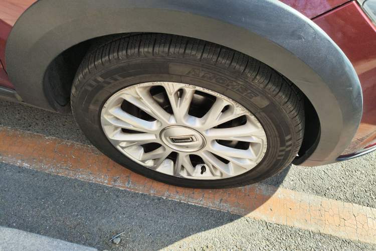 Used Qoros 3 2015 Urban SUV 1.6T Automatic Xuan Dong Party Edition Right Front Wheel Hub