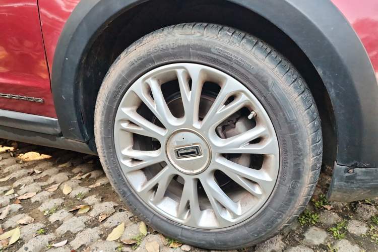 Used Qoros 3 2015 Urban SUV 1.6T Automatic – Dynamic Edition Right Front Wheel Hub