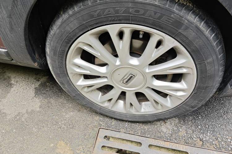 Used Qoros 3 2015 Urban SUV 1.6T Automatic ZhiKu Model Right Front Wheel Hub