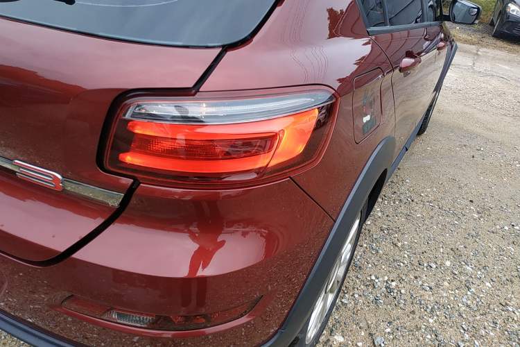 Used Qoros 3 2015 Urban SUV 1.6T Automatic ZhiKu Model Right Rear Taillight