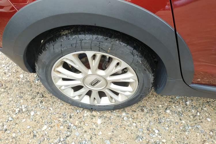 Used Qoros 3 2015 Urban SUV 1.6T Automatic ZhiKu Model Right Rear Wheel Hub
