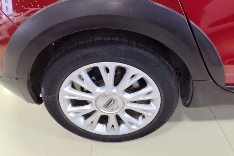 Used Qoros 3 2015 Urban SUV 1.6T Automatic ZhiKu Model Right Rear Wheel Hub