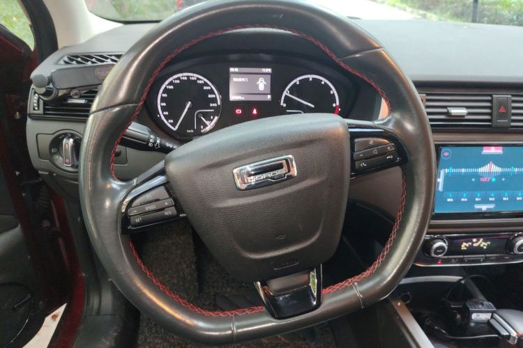 Used Qoros 3 2015 Urban SUV 1.6T Automatic ZhiKu Model Steering Wheel