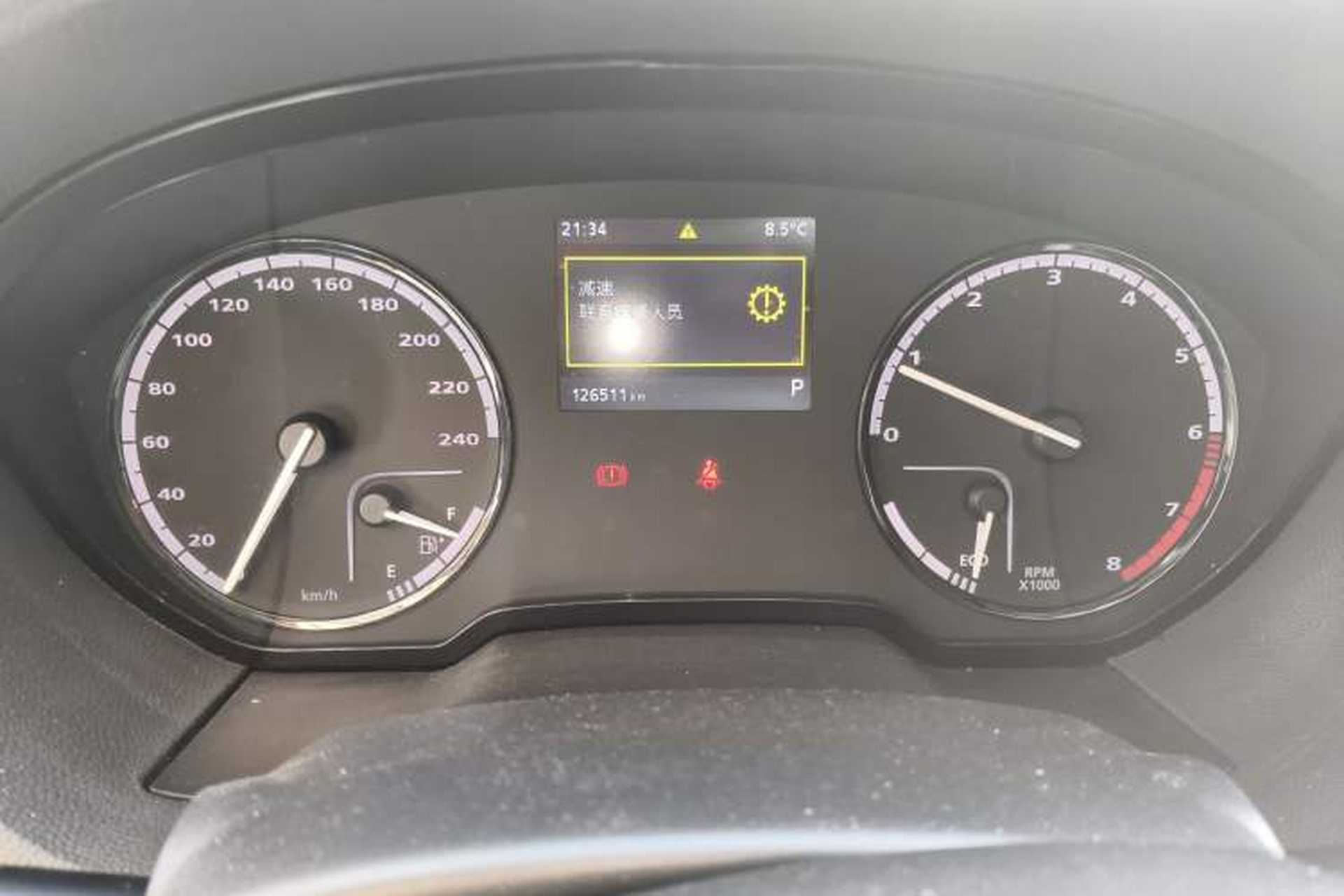 Used Qoros 3 2015 Urban SUV 1.6T Automatic Xuan Dong Party Edition Odometer Close Up