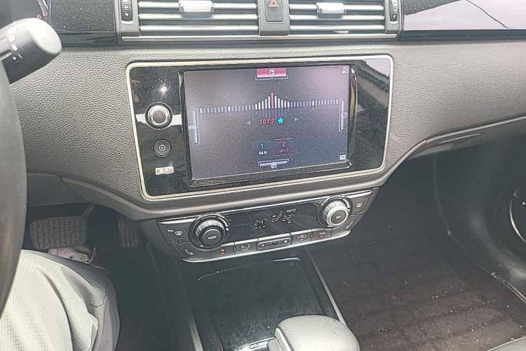 Used Qoros 3 2015 Sedan 1.6T Automatic ZhiZhen Enhanced Model Audio And AC Panel