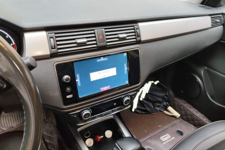 Used Qoros 3 2015 Urban SUV 1.6T Automatic – Dynamic Edition Audio And AC Panel