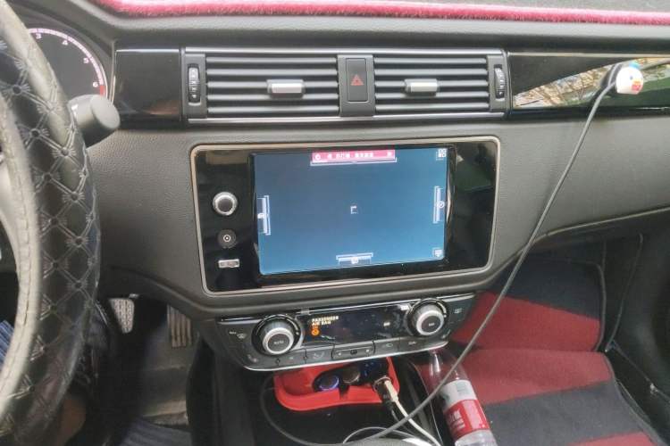 Used Qoros 3 2015 Urban SUV 1.6T Automatic Xuan Dong Party Edition Audio And AC Panel
