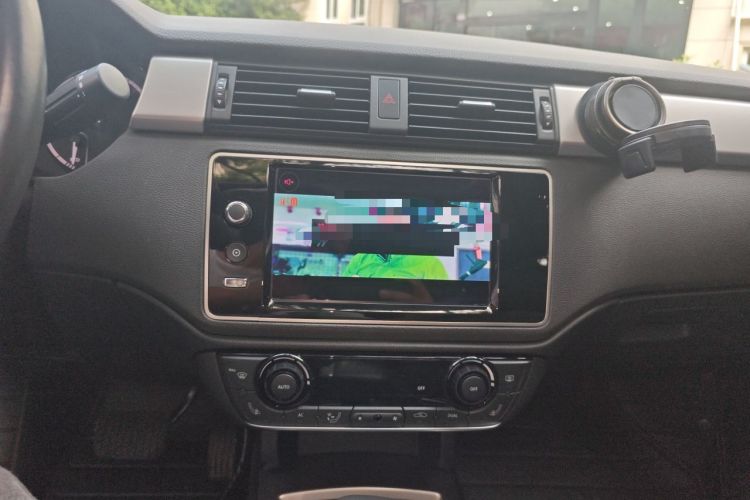 Used Qoros 3 2015 Urban SUV 1.6T Automatic – Dynamic Edition Enhanced Model Audio And AC Panel