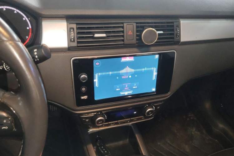 Used Qoros 3 2015 Urban SUV 1.6T Automatic – Dynamic Edition Enhanced Model Audio And AC Panel